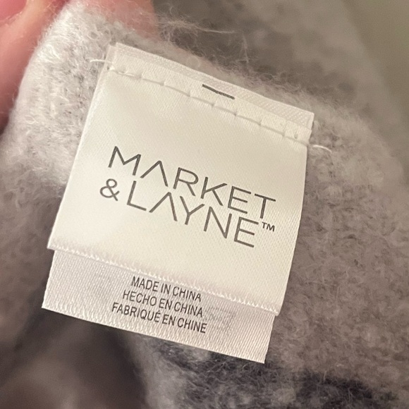 Elegant Pink and Black Checkered Women's Scarf - Picture 5 of 7